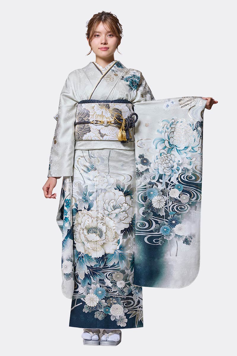 購入プランの振袖（淡いグレーに水彩調の花柄）
