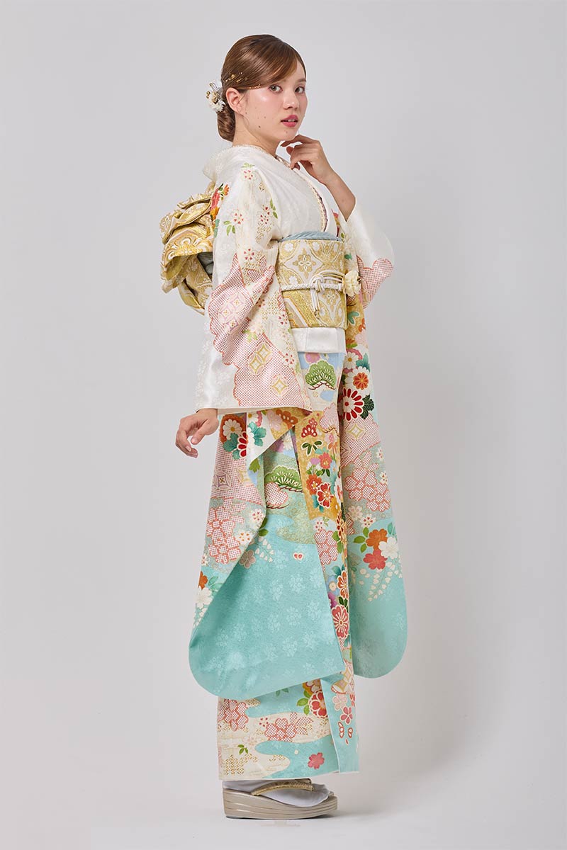 【MK-1612】鮮やかな彩りと華やかな花模様が映える優美な振袖