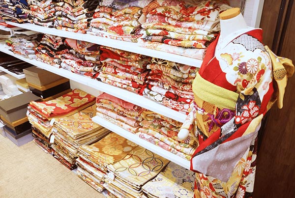 きもの鈴乃屋 上野本店店内写真